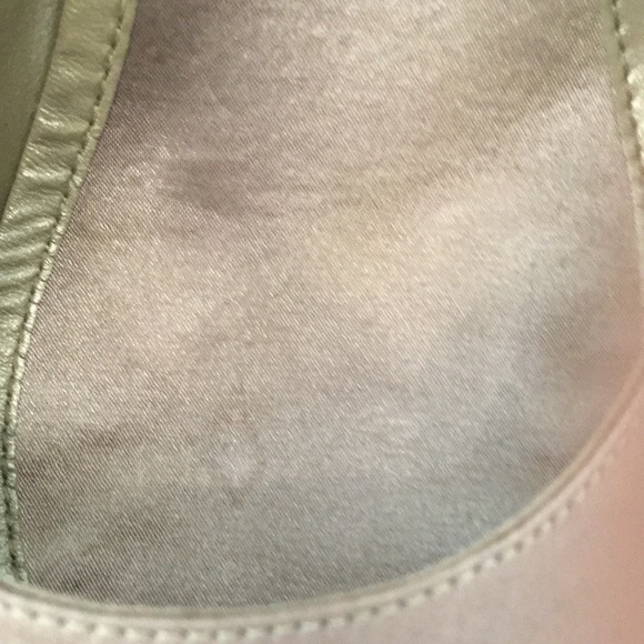 Almost new BCBG MaxAzria pumps - Picture 4 of 8